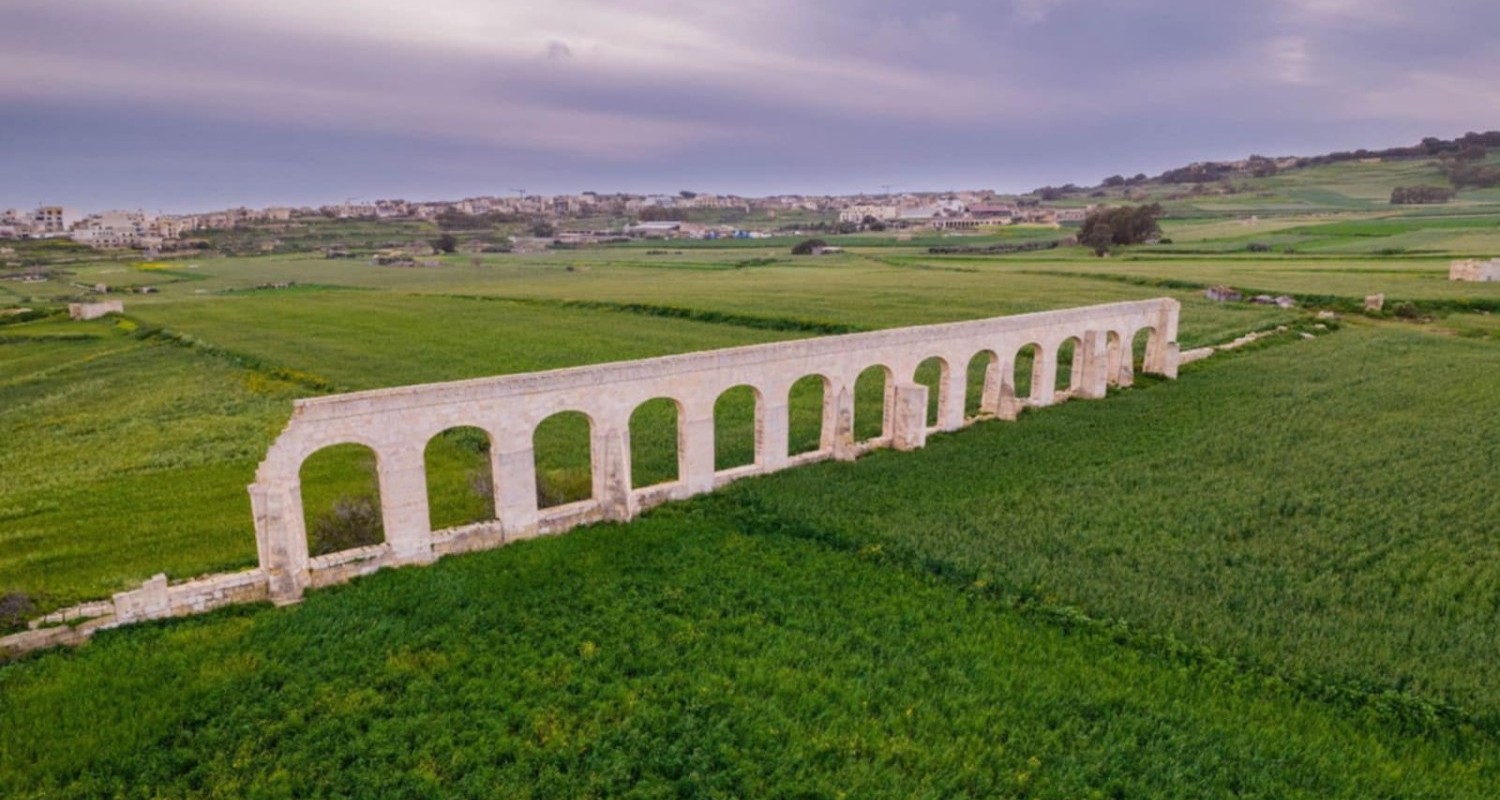 aqueduct photo